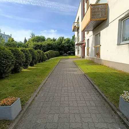 Avar Ja Hubane Korter Rohealaga Karlovas
