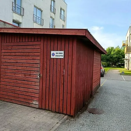 Avar Ja Hubane Korter Rohealaga Karlovas شقة
